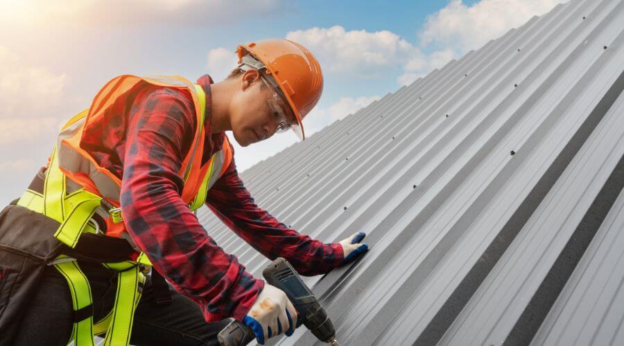 Professional gutter cleaning in Ruskin, FL